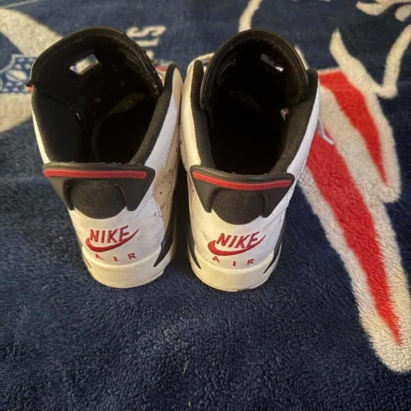 Jordan Kids Shoes Red and White - Picture 3 of 6